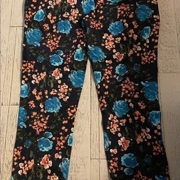Merona stretch ankle pants- size 8 - Picture 2 of 3